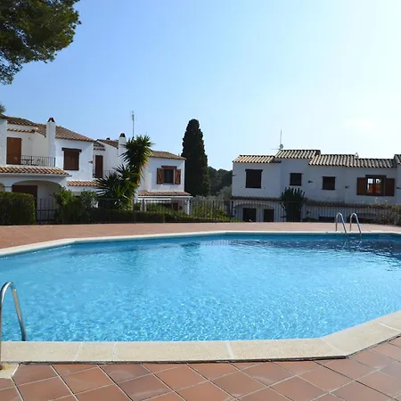 Casa Con Jardin, Piscina, Y Terrazas En Zona Tranquila Cerca De - Es-323-24 *