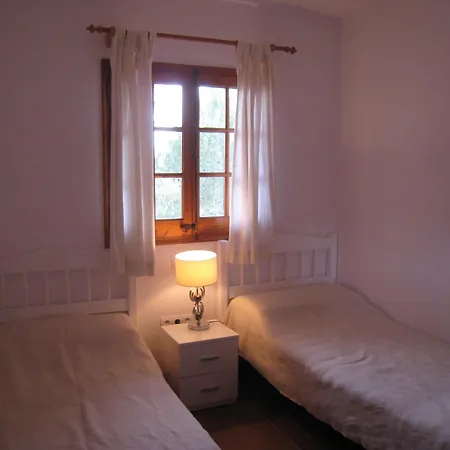 Casa Con Jardin, Piscina, Y Terrazas En Zona Tranquila Cerca De - Es-323-24