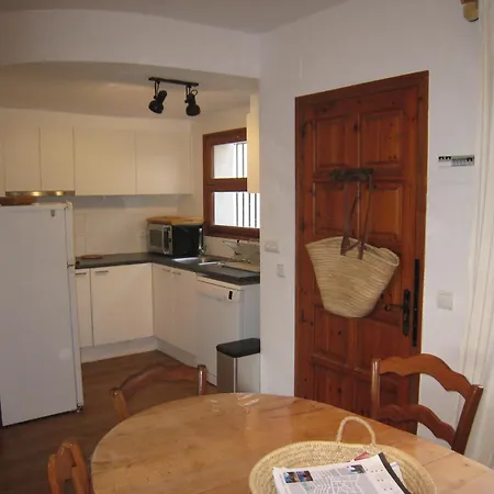 Casa Con Jardin, Piscina, Y Terrazas En Zona Tranquila Cerca De - Es-323-24
