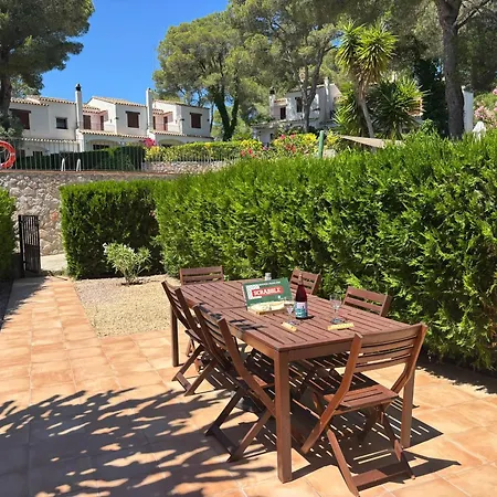 Casa Con Jardin, Piscina, Y Terrazas En Zona Tranquila Cerca De - Es-323-24